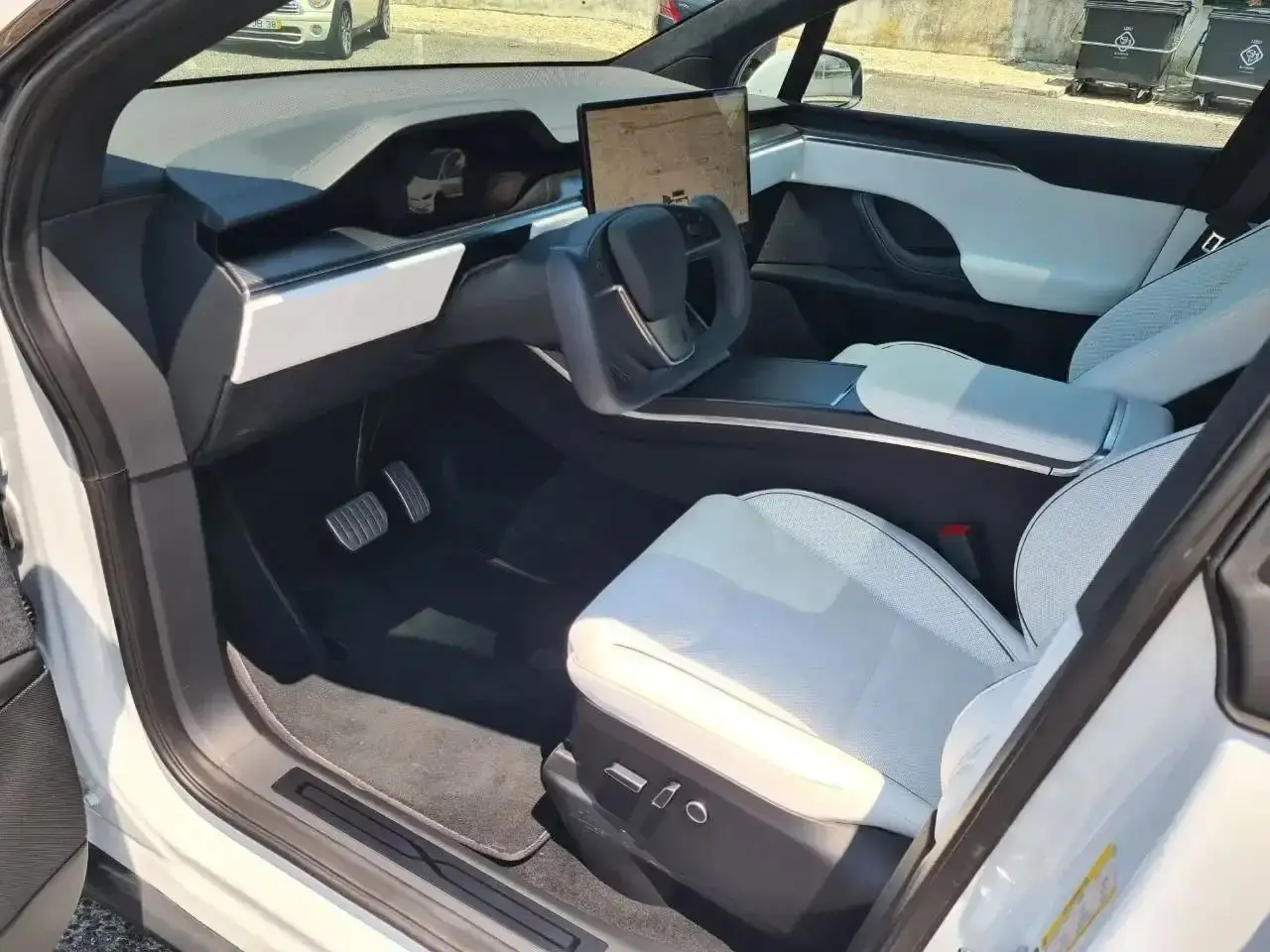 2023 - Plaid AWD - Blanco